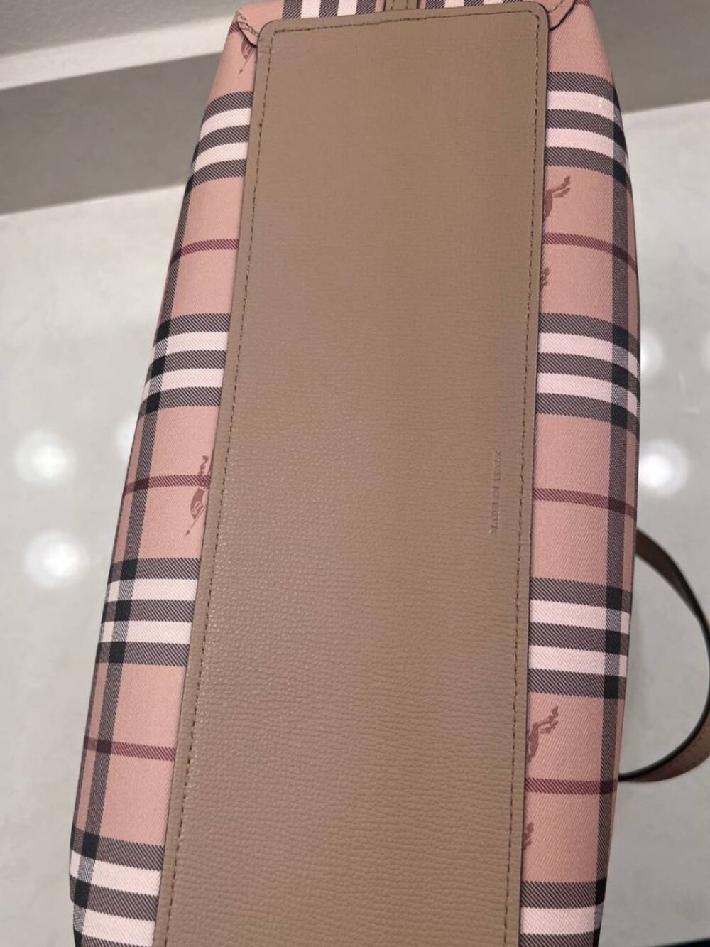 Burberry Medium Reversible House Check & Camel Leather Tote Bag - Picture 3 of 5
